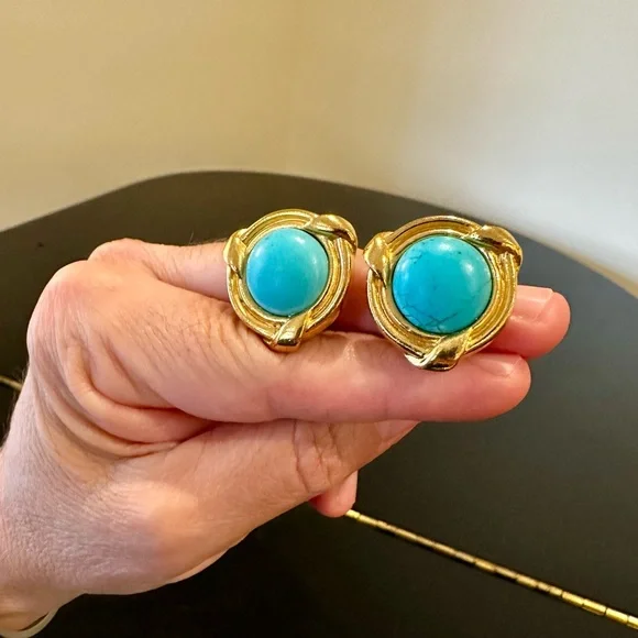 CHANEL 90’s VINTAGE RETRO ICONIC COUTURE LUXURY AUTHENTIC RUNWAY RARE EARRINGS - Picture 10 of 17